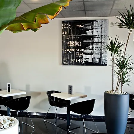 Le Ya'tis Hotel Saint-Laurent-des-Arbres