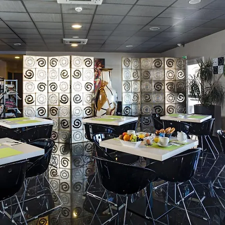 Le Ya'tis 3* Saint-Laurent-des-Arbres