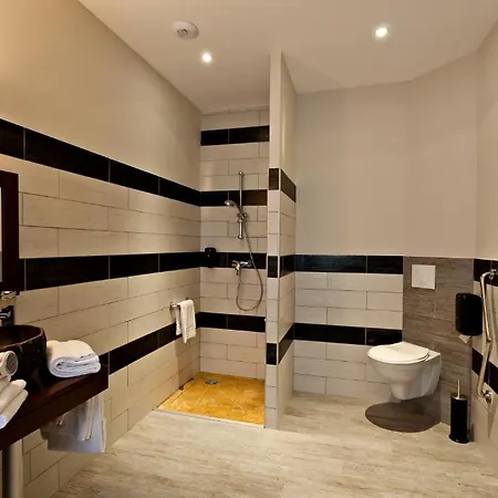 Le Ya'tis Hotel Saint-Laurent-des-Arbres