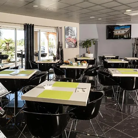 Le Ya'tis Hotel