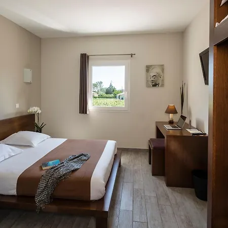 Le Ya'tis 3* Saint-Laurent-des-Arbres