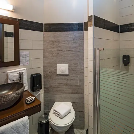 Le Ya'tis Hotel Saint-Laurent-des-Arbres